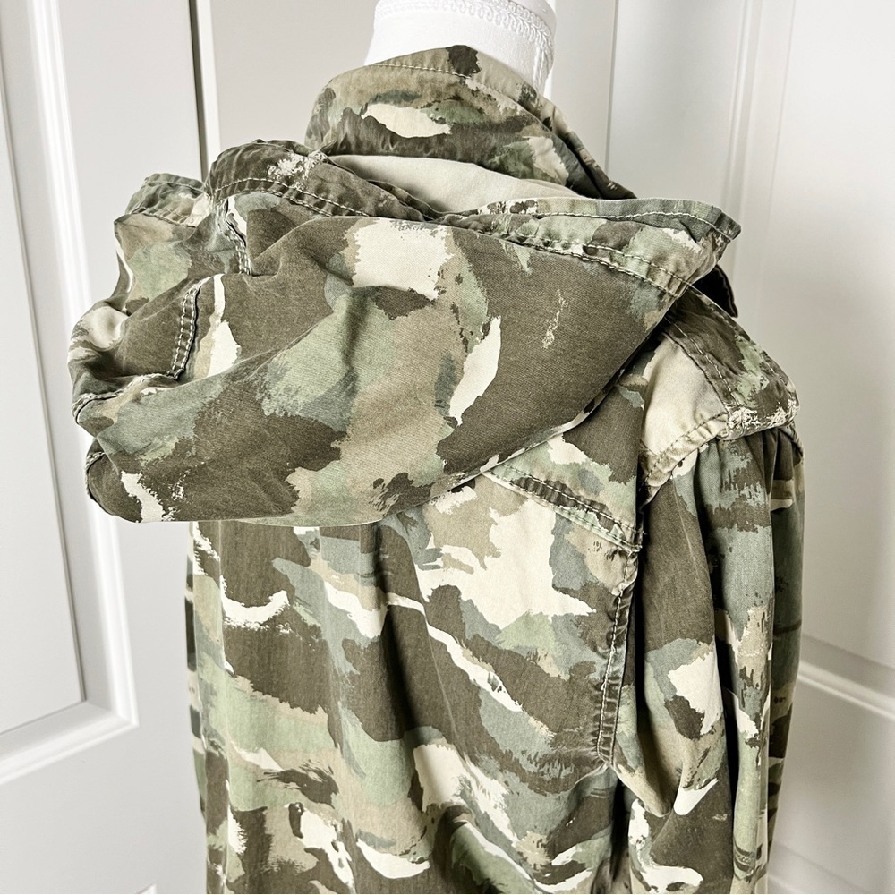 Aritzia Talula Hooded Camouflage Print Utilitarian Cargo Jacket - Size Medium - Picture 10 of 16